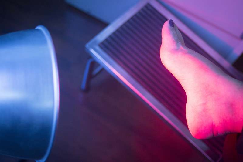 Red Light Therapy for Foot Neuropathy: An Alternative Treatment to Reduce Nerve Pain
